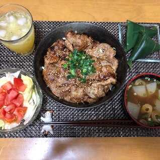 ＊今日の献立＊メインは豚照り丼❤️